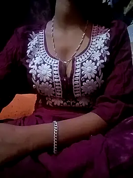 Snapshot of sakshi5533 chatting on 09/18/25, 07:39 sakshi5533 online show from 09/18/25, 07:39