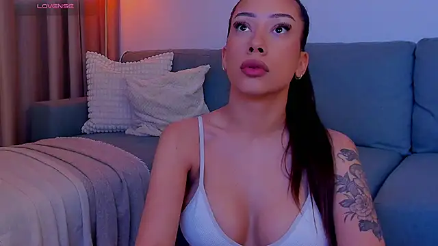 AlessandraCrystal online show from 12/02/25, 03:25