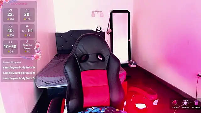 Snapshot of Rossedewitt_ chatting on 10/25/25, 07:47 Rossedewitt online show from 10/25/25, 07:47