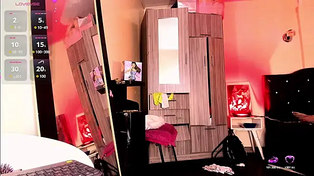 Snapshot of Rossedewitt_ chatting on 02/18/26, 06:59 Rossedewitt online show from 02/18/26, 06:59