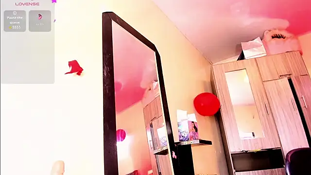 Snapshot of Rossedewitt_ chatting on 02/17/26, 07:00 Rossedewitt online show from 02/17/26, 07:00