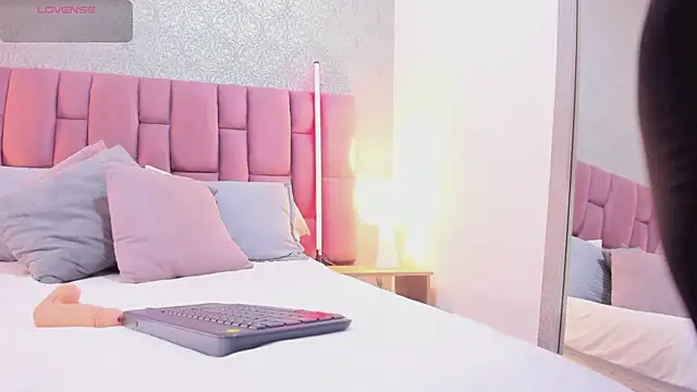 MartinaRizzi online show from 12/20/25, 03:42