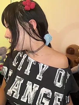 Snapshot of Kitty_yukimura chatting on 06/18/26, 11:43 Kitty yukimura online show from 06/18/26, 11:43