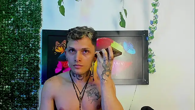 Snapshot of Kieran_kian chatting on 04/24/26, 01:29 Kieran kian online show from 04/24/26, 01:29