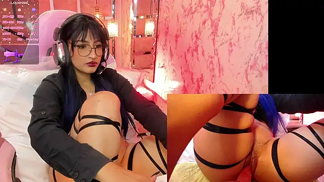 Snapshot of AriaNova_ chatting on 12/03/25, 01:43 AriaNova online show from 12/03/25, 01:43