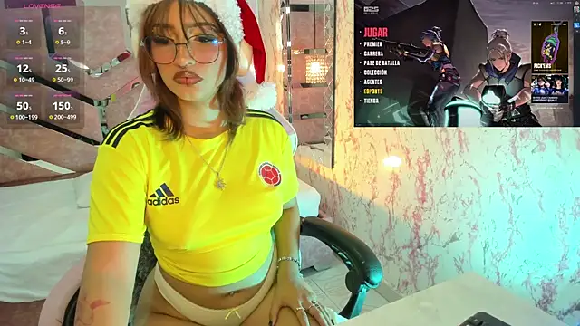 Snapshot of AriaNova_ chatting on 11/24/25, 01:11 AriaNova online show from 11/24/25, 01:11