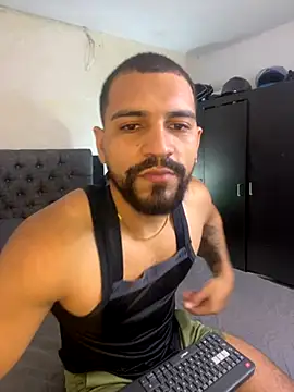 Snapshot of vincentjaxon chatting on 09/19/25, 11:03 vincentjaxon online show from 09/19/25, 11:03