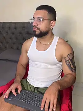 Snapshot of vincentjaxon chatting on 10/08/25, 11:45 vincentjaxon online show from 10/08/25, 11:45