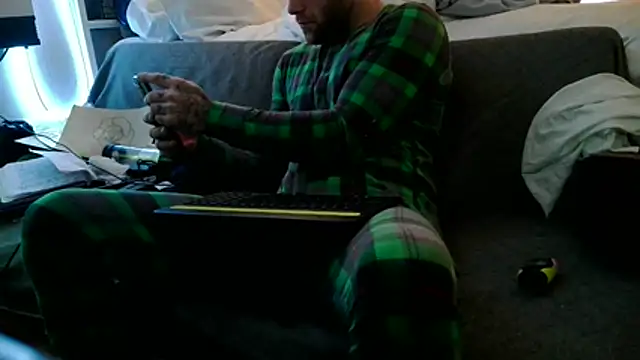 Luv2SuckBWC92 online show from 12/04/25, 06:07