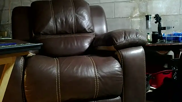 Luv2SuckBWC92 online show from 12/20/25, 04:04