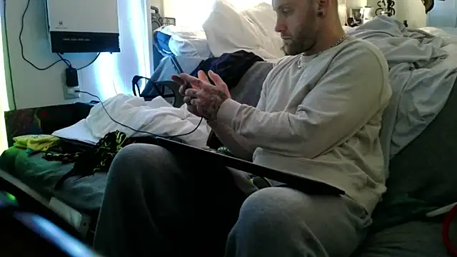 Luv2SuckBWC92 online show from 12/01/25, 09:26