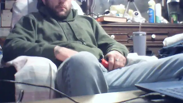 Snapshot of Luv2SuckBWC92 chatting on 01/12/26, 11:42 Luv2SuckBWC92 online show from 01/12/26, 11:42