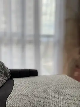 Sofi Leal online show from 10/04/25, 12:28