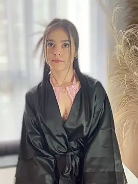 Sofi Leal online show from 11/05/25, 12:08