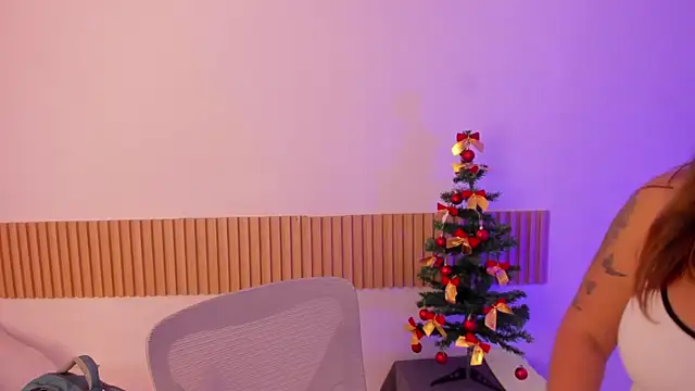 OliviaSweett online show from 12/14/25, 07:08