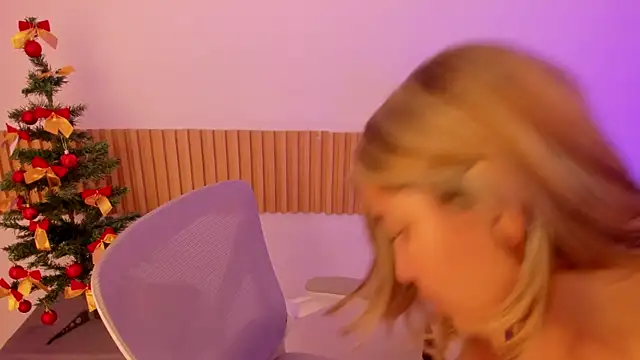 OliviaSweett online show from 12/18/25, 08:01