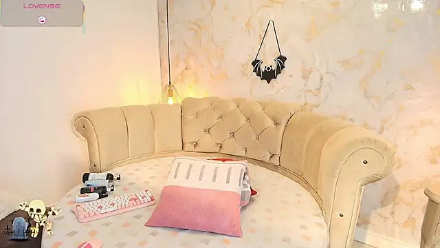 nathaliamiller online show from 10/31/25, 04:25