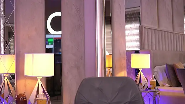 Snapshot of FrancescaDante chatting on 09/30/25, 06:19 FrancescaDante online show from 09/30/25, 06:19