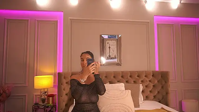 Snapshot of FrancescaDante chatting on 06/27/26, 05:57 FrancescaDante online show from 06/27/26, 05:57