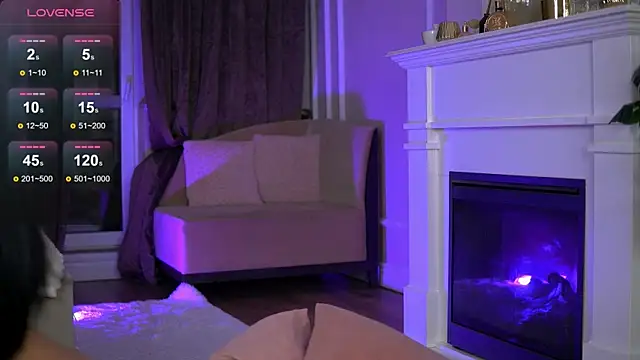 Snapshot of EmaHallee chatting on 12/03/25, 04:13 EmaHallee online show from 12/03/25, 04:13