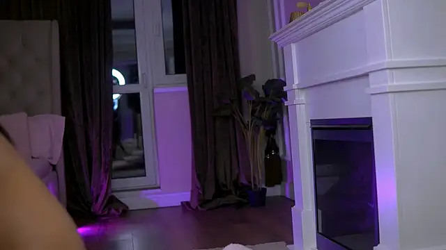 EmaHallee online show from 04/15/26, 02:50