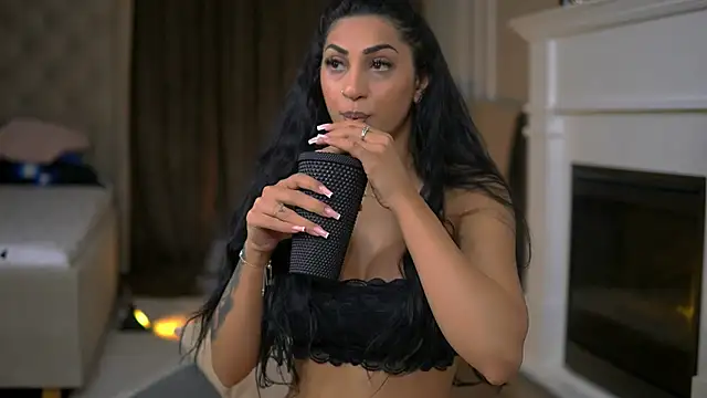 EmaHallee online show from 02/08/26, 06:00