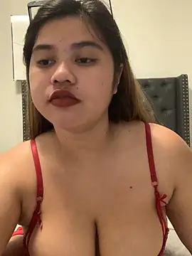 Snapshot of imogen_x chatting on 06/12/26, 01:53 imogen x online show from 06/12/26, 01:53