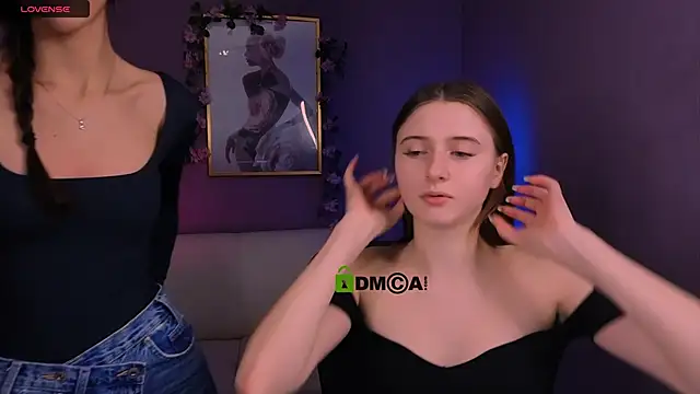 Snapshot of nekky_mouse chatting on 12/15/25, 10:32 nekky mouse online show from 12/15/25, 10:32