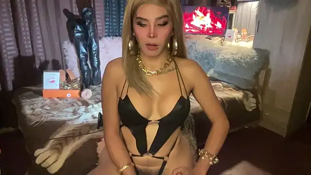 Snapshot of Your_dreambabe chatting on 06/18/26, 06:23 Your dreambabe online show from 06/18/26, 06:23