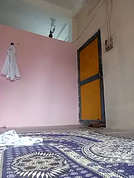 Snapshot of LOVE-R chatting on 09/10/25, 03:27 LOVE-R online show from 09/10/25, 03:27