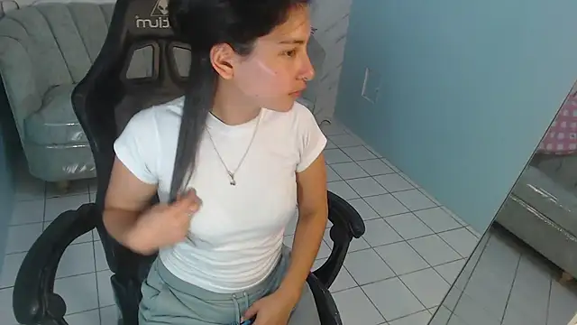 Snapshot of victoria_hernandez_t_ chatting on 07/17/26, 01:19 victoria hernandez t online show from 07/17/26, 01:19