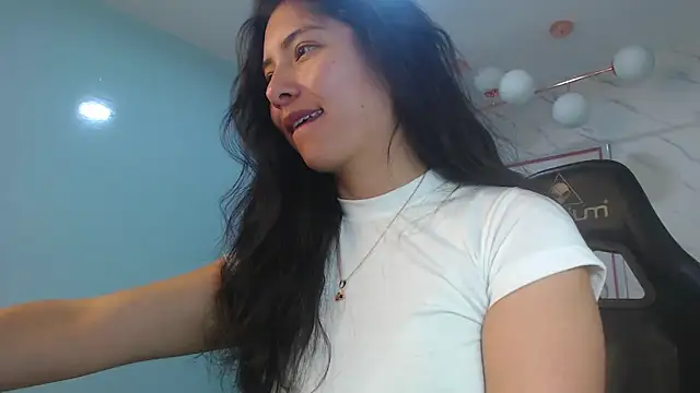 Snapshot of victoria_hernandez_t_ chatting on 05/25/26, 01:21 victoria hernandez t online show from 05/25/26, 01:21