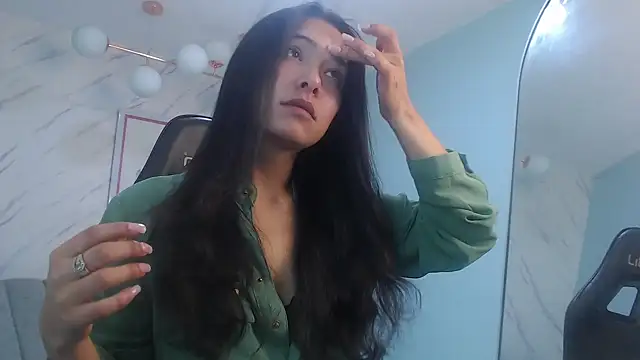 victoria hernandez t  online show from 03/06/26, 01:06