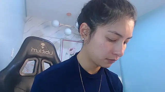 Snapshot of victoria_hernandez_t_ chatting on 04/27/26, 12:58 victoria hernandez t online show from 04/27/26, 12:58
