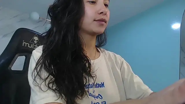 Snapshot of victoria_hernandez_t_ chatting on 06/03/26, 01:12 victoria hernandez t online show from 06/03/26, 01:12