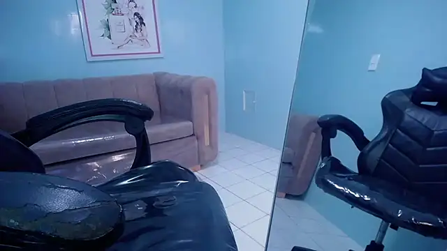 victoria hernandez t  online show from 10/31/25, 01:19