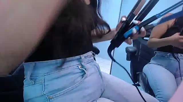 victoria hernandez t  online show from 11/18/25, 01:03