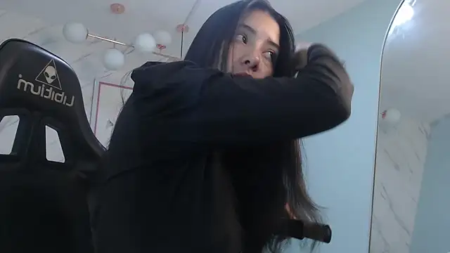 victoria hernandez t  online show from 03/11/26, 01:27