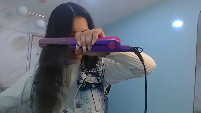 victoria hernandez t  online show from 04/14/26, 01:27