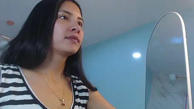 Snapshot of victoria_hernandez_t_ chatting on 05/13/26, 01:07 victoria hernandez t online show from 05/13/26, 01:07