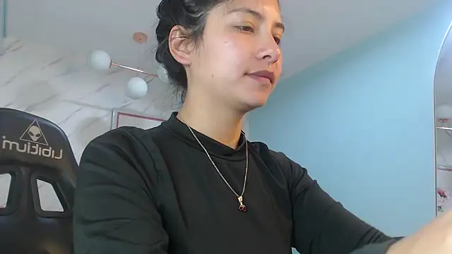 Snapshot of victoria_hernandez_t_ chatting on 06/05/26, 01:17 victoria hernandez t online show from 06/05/26, 01:17