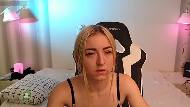 Snapshot of space_danger chatting on 11/23/25, 06:56 space danger online show from 11/23/25, 06:56