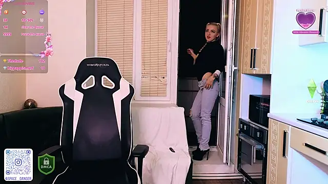 Snapshot of space_danger chatting on 10/17/25, 09:49 space danger online show from 10/17/25, 09:49