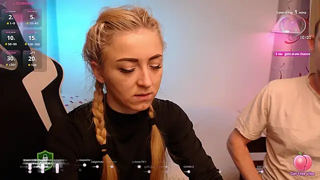 Snapshot of space_danger chatting on 11/11/25, 07:58 space danger online show from 11/11/25, 07:58