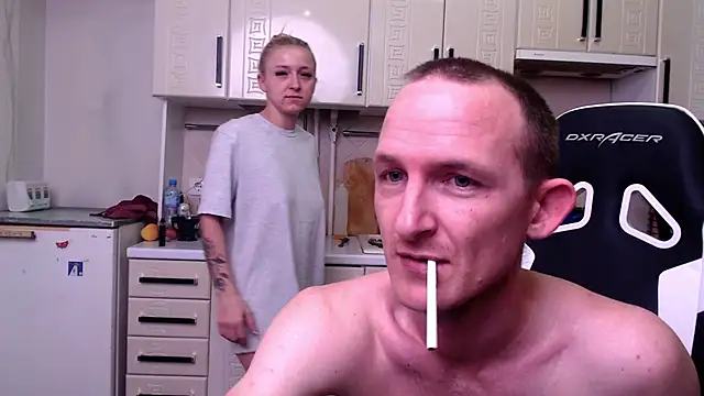 Snapshot of space_danger chatting on 10/29/25, 12:42 space danger online show from 10/29/25, 12:42