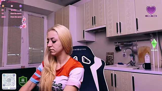 Snapshot of space_danger chatting on 10/14/25, 04:02 space danger online show from 10/14/25, 04:02