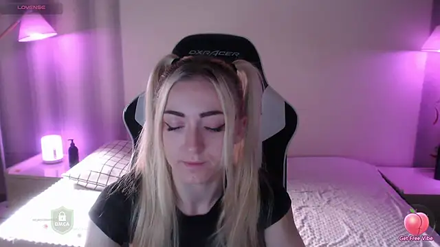 Snapshot of space_danger chatting on 12/04/25, 04:44 space danger online show from 12/04/25, 04:44