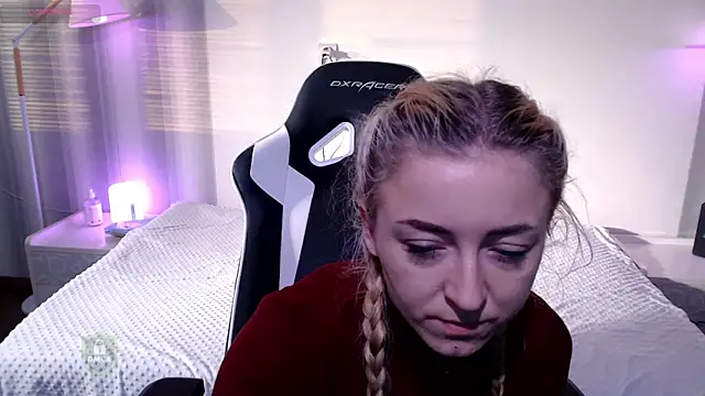 Snapshot of space_danger chatting on 12/14/25, 05:24 space danger online show from 12/14/25, 05:24