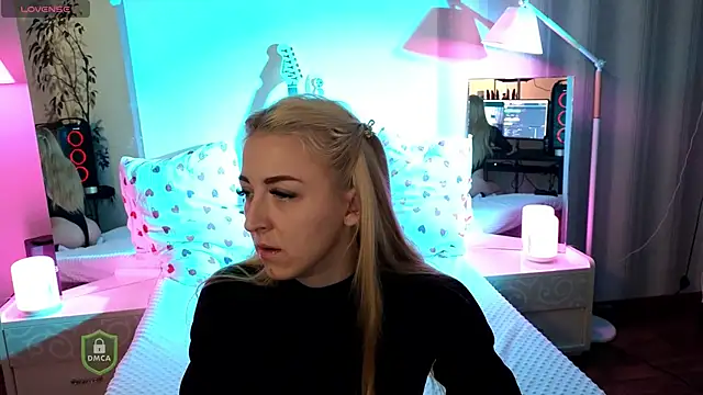 Snapshot of space_danger chatting on 10/26/25, 03:01 space danger online show from 10/26/25, 03:01