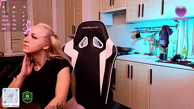 Snapshot of space_danger chatting on 10/08/25, 07:25 space danger online show from 10/08/25, 07:25